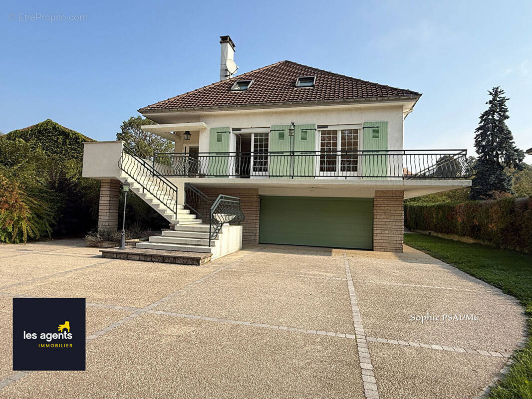 Maison à NEUFCHATEAU