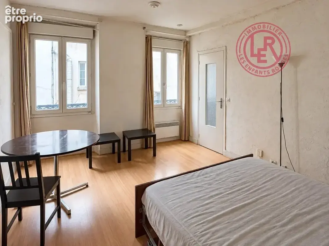 Paris 3ème - Studio à Rénover exposé Sud - photo 1