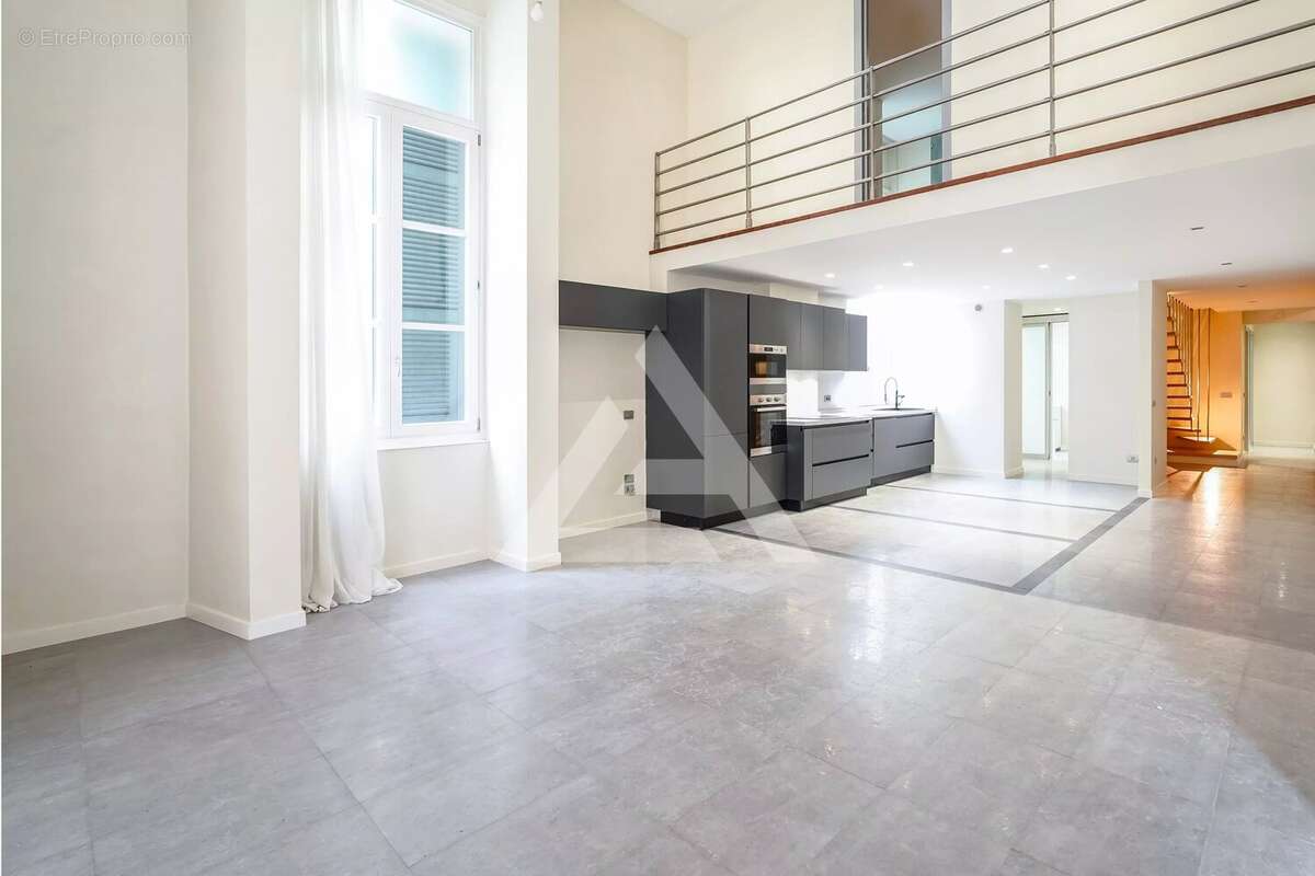 Appartement à ROQUEBRUNE-CAP-MARTIN