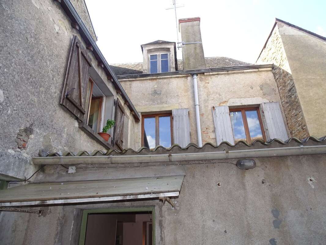 Maison à LIGNIERES
