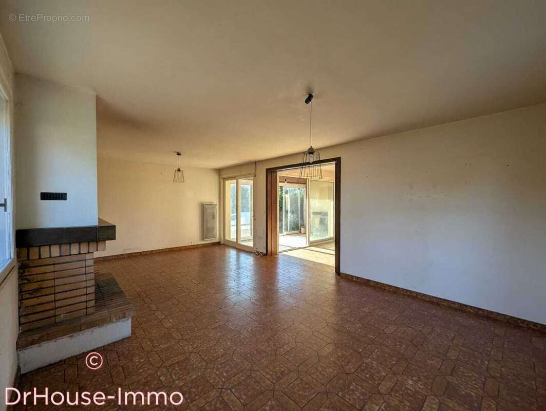 Maison à SAINT-ETIENNE-DE-MER-MORTE