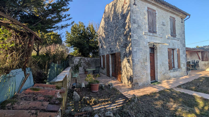 Maison à SEGONZAC