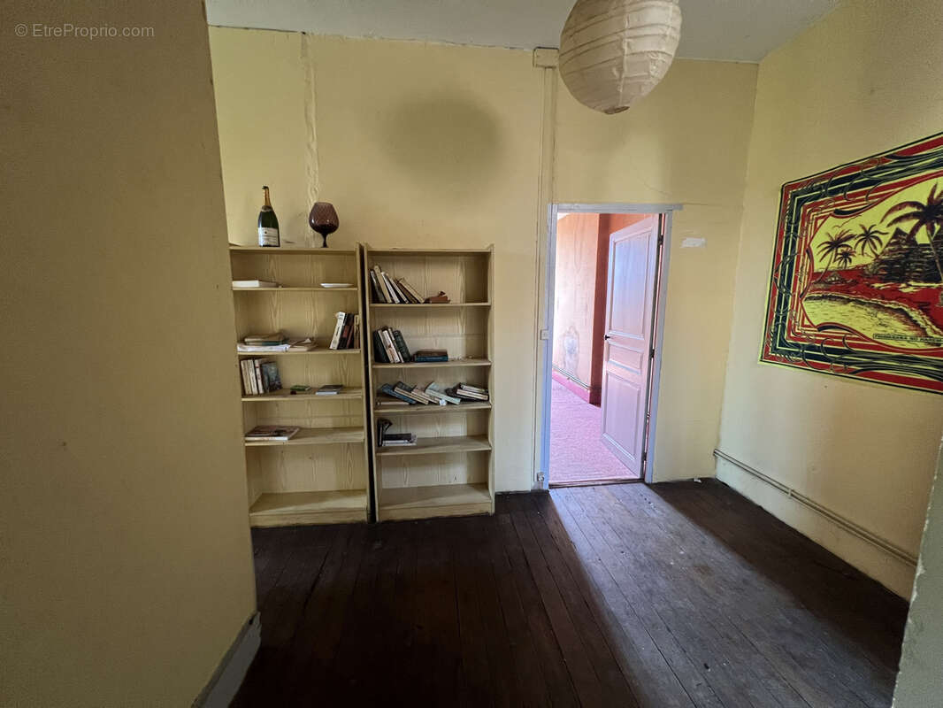 Grande maison en pierre avec dépendances - photo 9