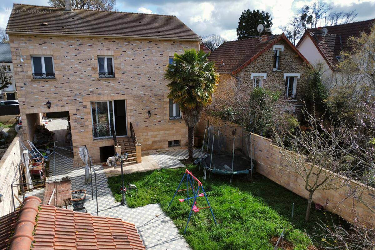 Maison à SAINTE-GENEVIEVE-DES-BOIS