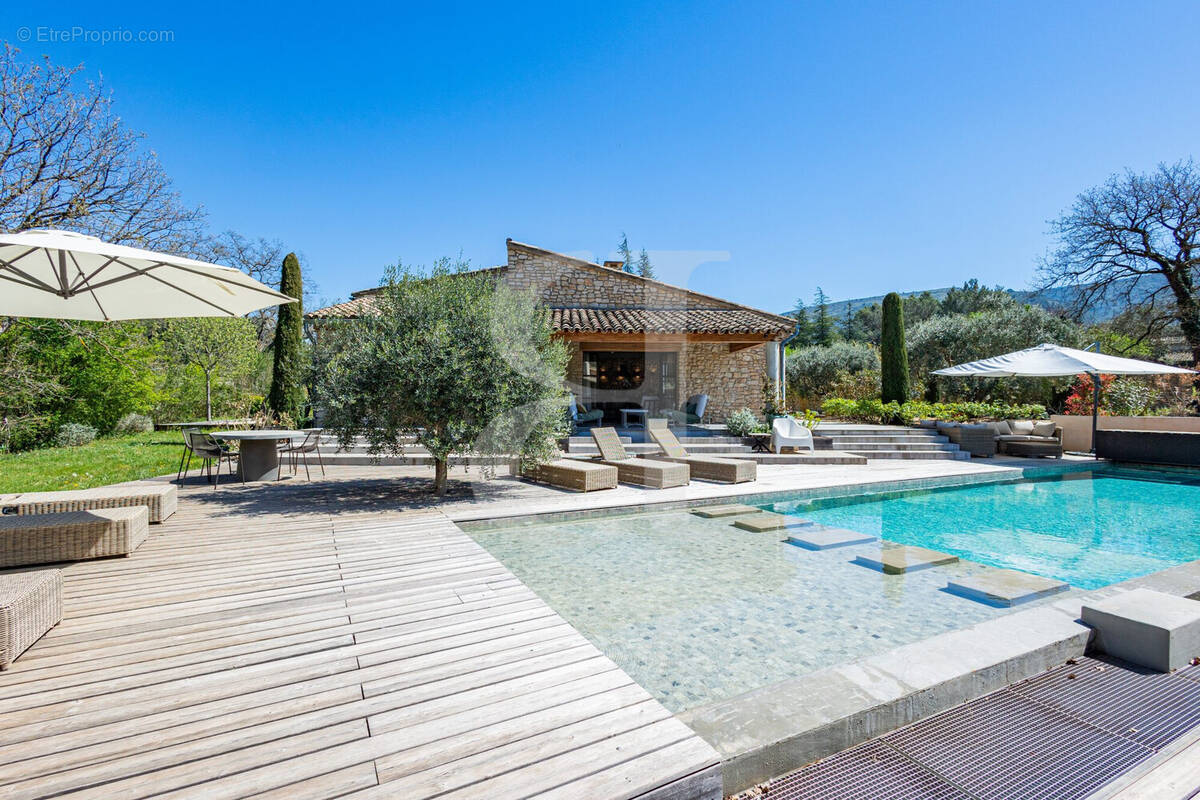 Maison à MENERBES