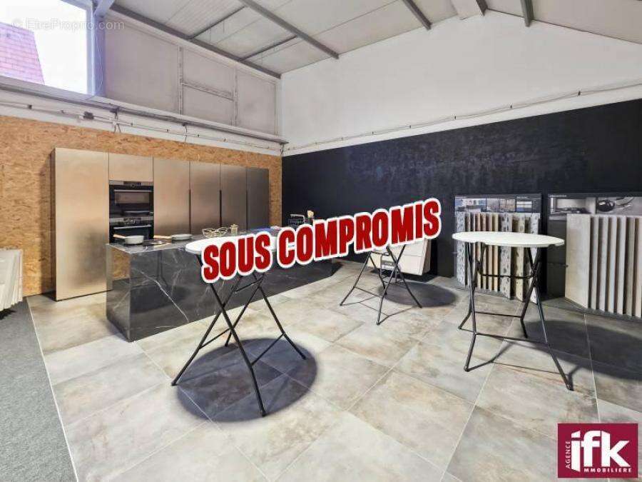 Horbourg-Wihr : Local commercial 327 m² rénové avec vitrines et parkings - photo 4
