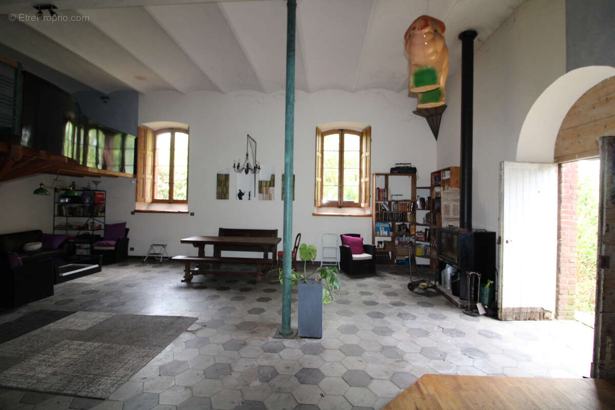 Maison de caractere d'un volume 333 m2  + dependance 86 m2. - photo 8