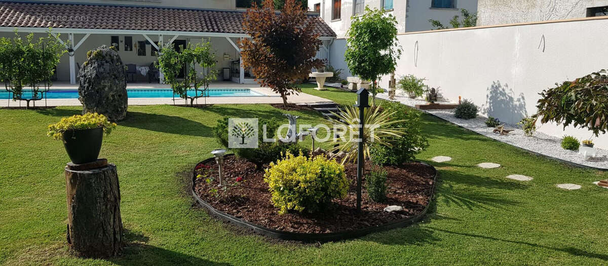 Maison à MONTAIGU-DE-QUERCY
