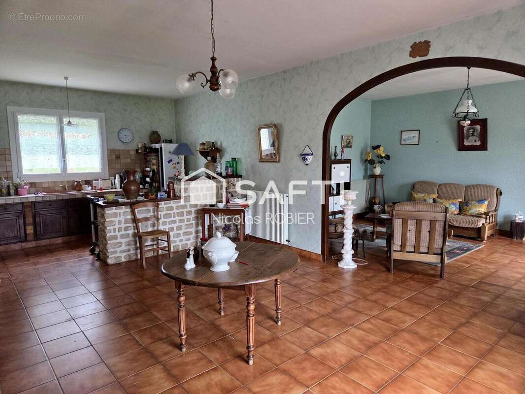 Maison 129 m² à Francois  - photo 2