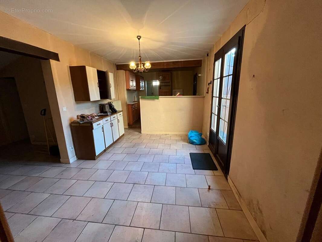 Maison à MONDONVILLE-SAINT-JEAN