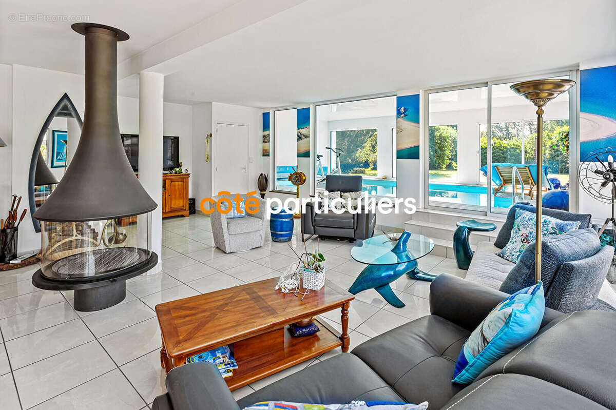 Maison à LA CHAPELLE-DES-MARAIS