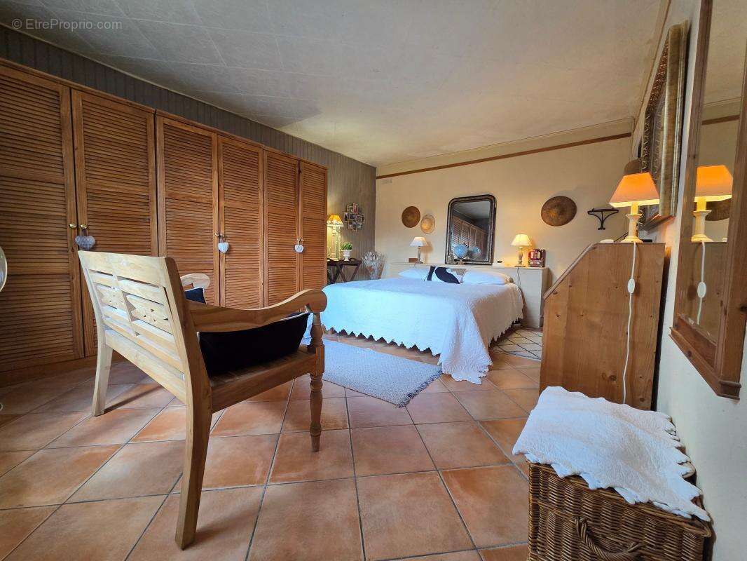 Maison à SAINT-CHRISTOPHE-SUR-GUIERS