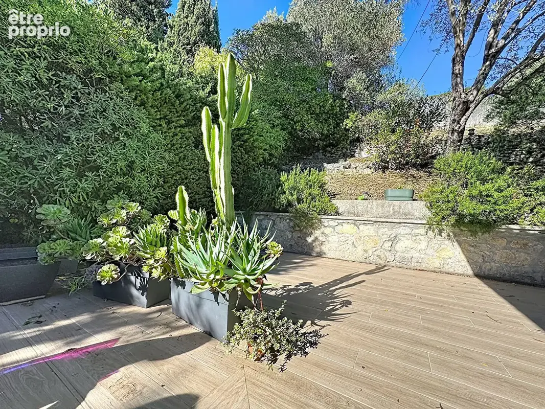 Villa  à côté de Monaco avec magnifique éxterieur,  double garage  et plusieurs places de parkings - photo 5