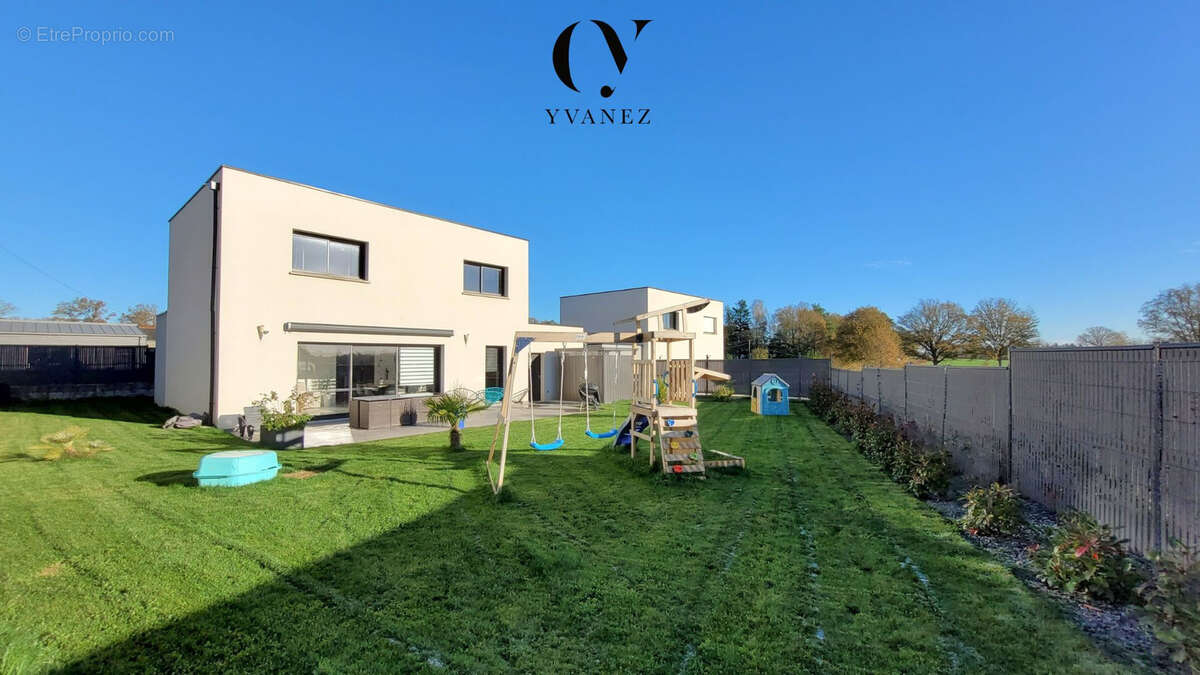 Maison à VAL-D&#039;IZE