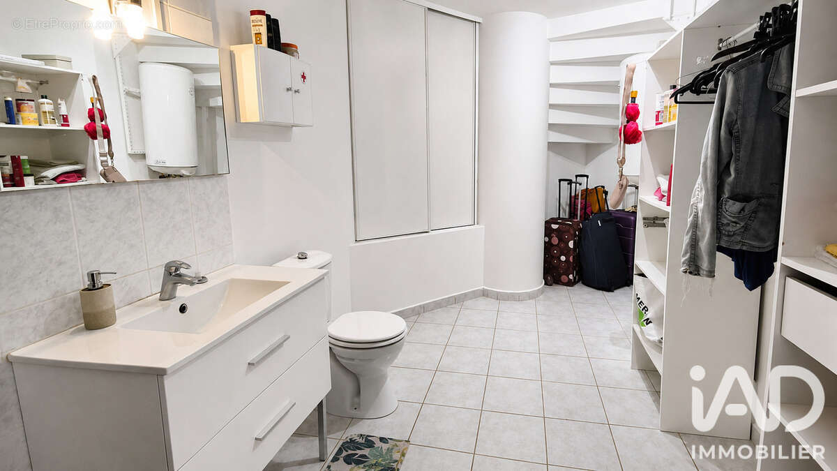 Appartement 34 m² à Saint-Denis  - photo 3
