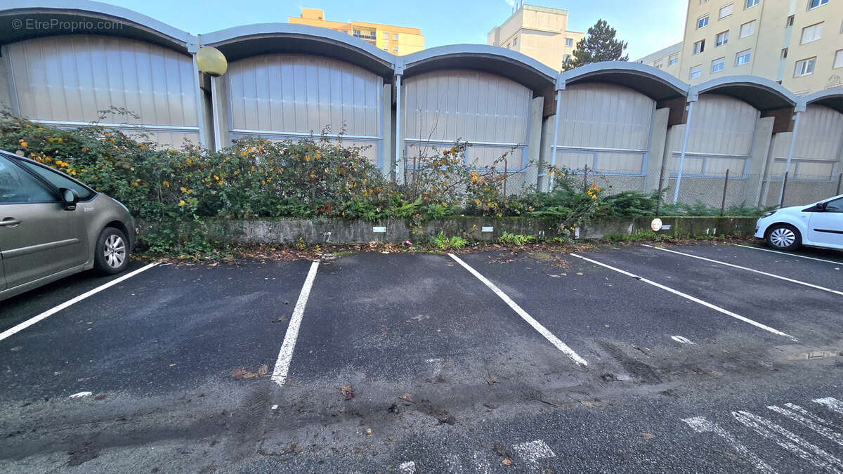 Parking à CLERMONT-FERRAND