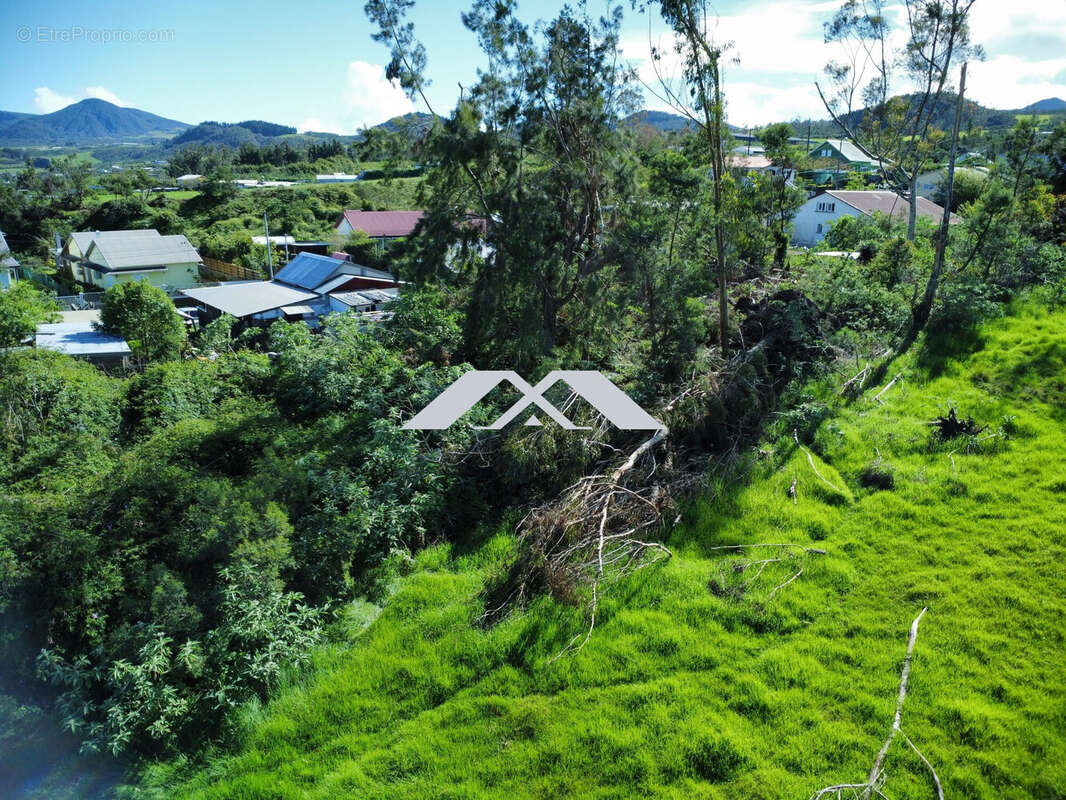 Terrain à SAINT-PIERRE