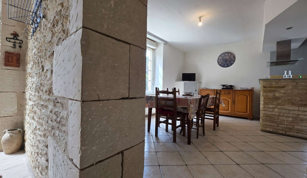 Maison à LENCLOITRE