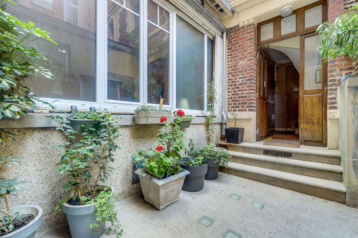 Appartement à PARIS-14E