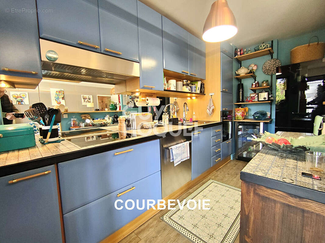 Appartement à COURBEVOIE