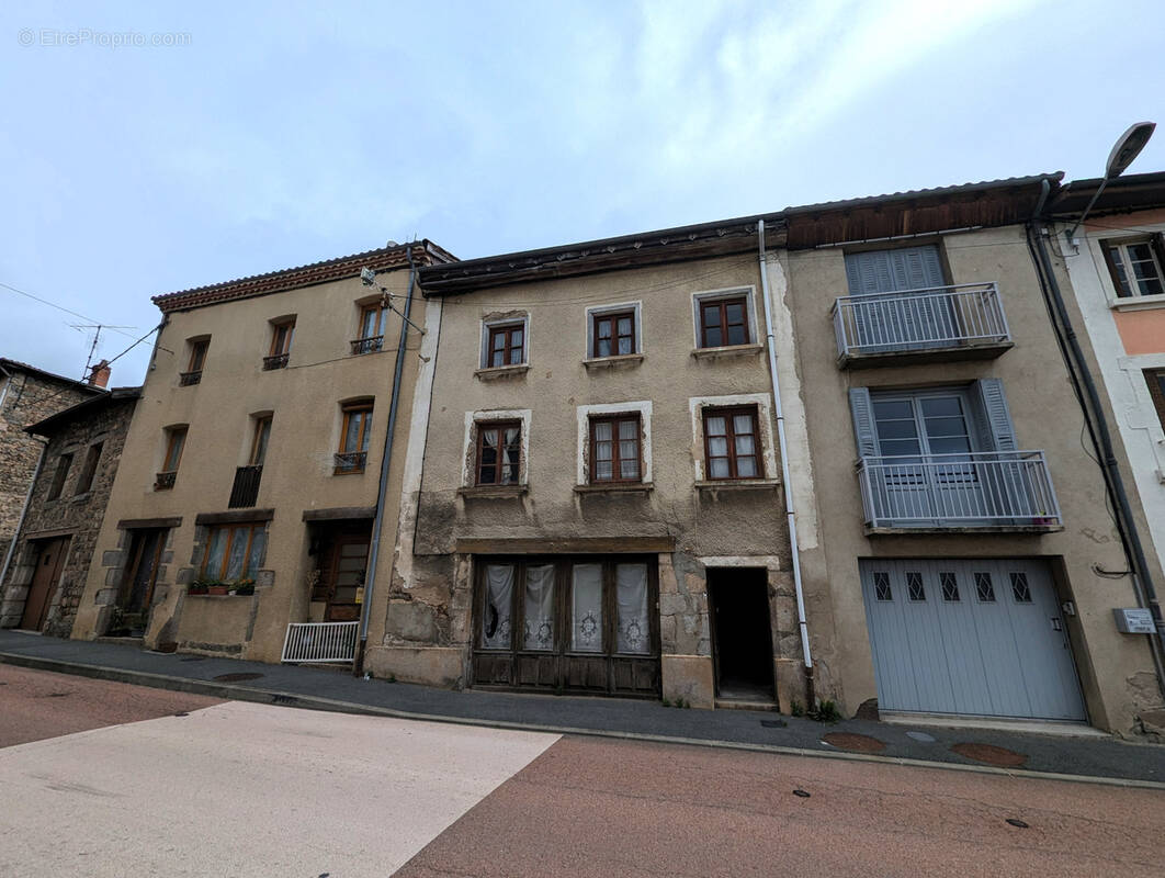 Maison à SAINT-JUST-EN-CHEVALET