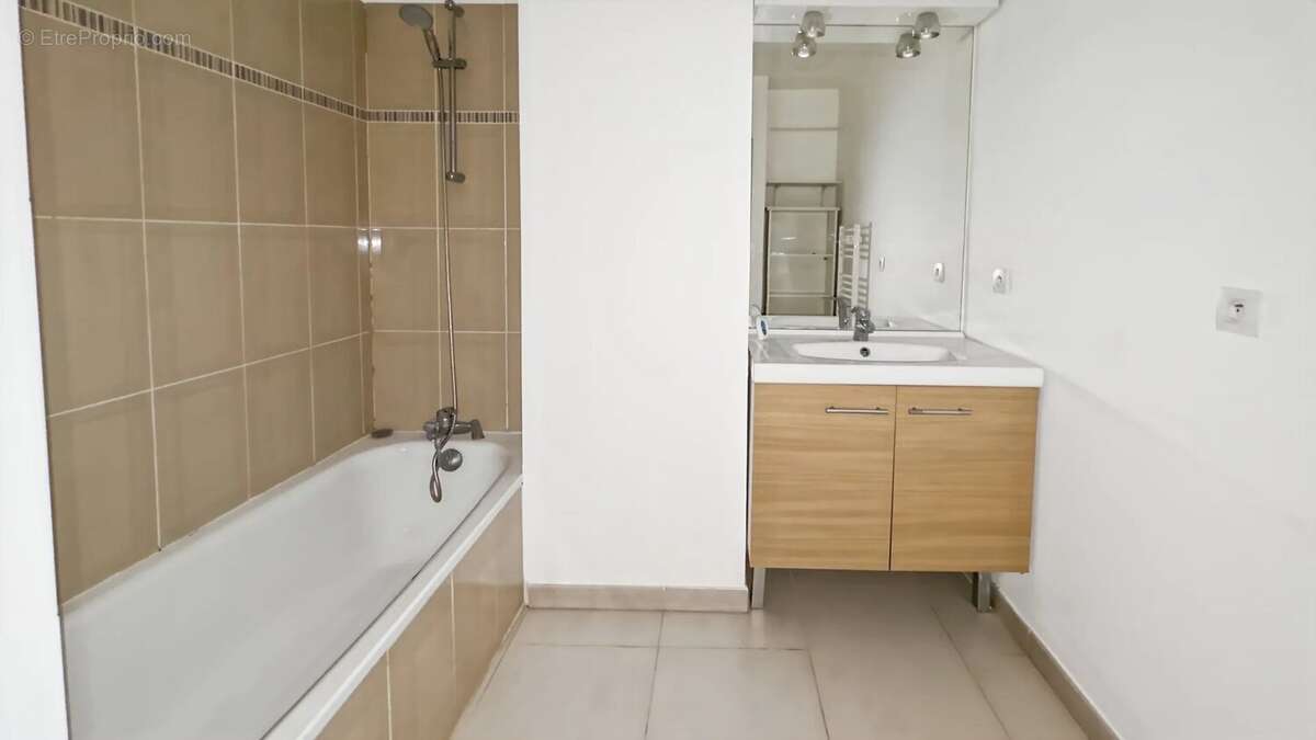 Appartement à VALLAURIS