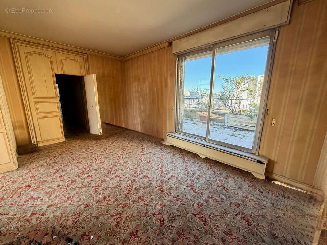 Appartement à PARIS-16E