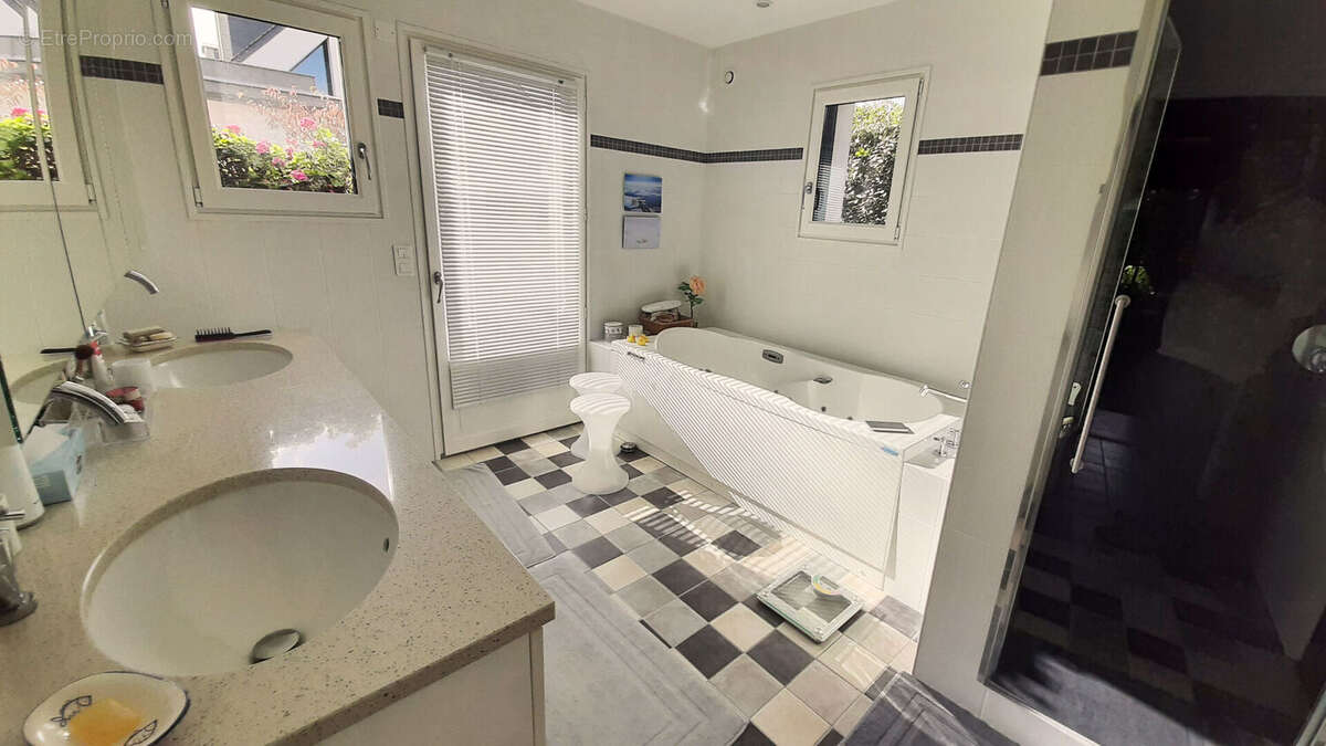 Maison à PLONEOUR-LANVERN