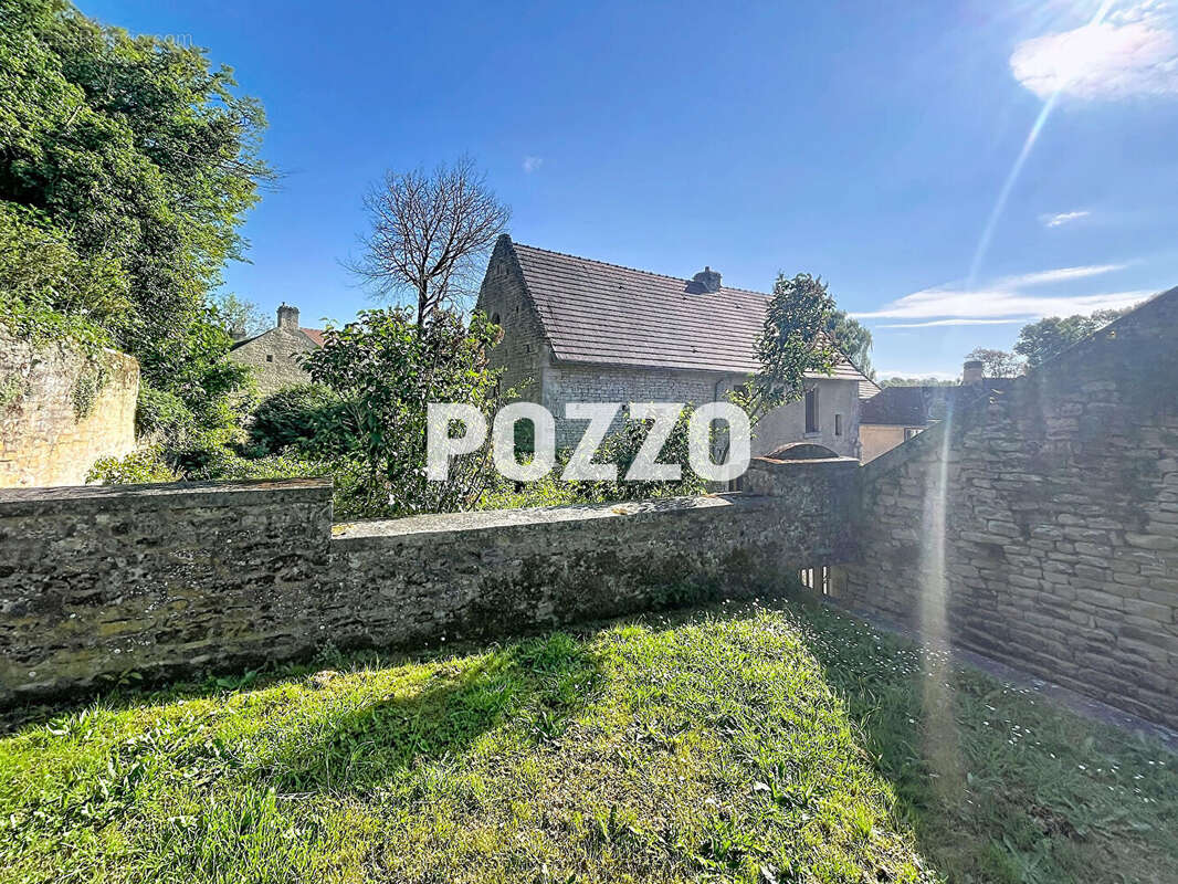 Maison en pierre proche mer,  165 m² , Dépendances , Gros potentiel ! - photo 4