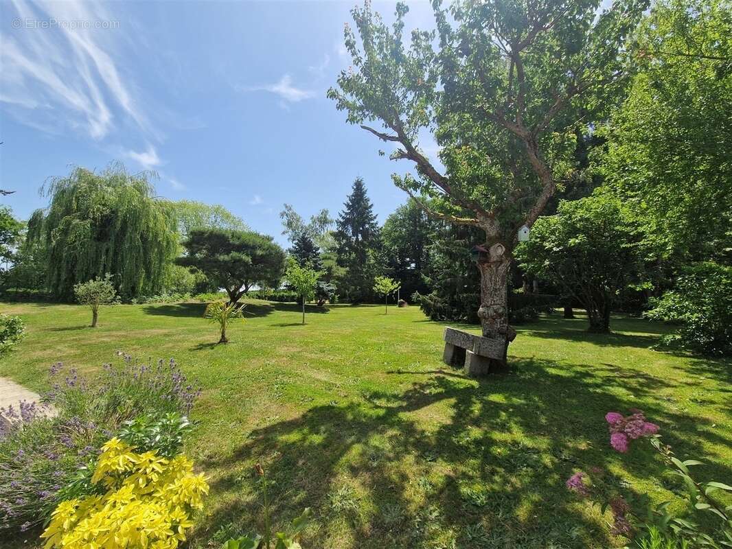 Maison à DAMPIERRE-SUR-AVRE