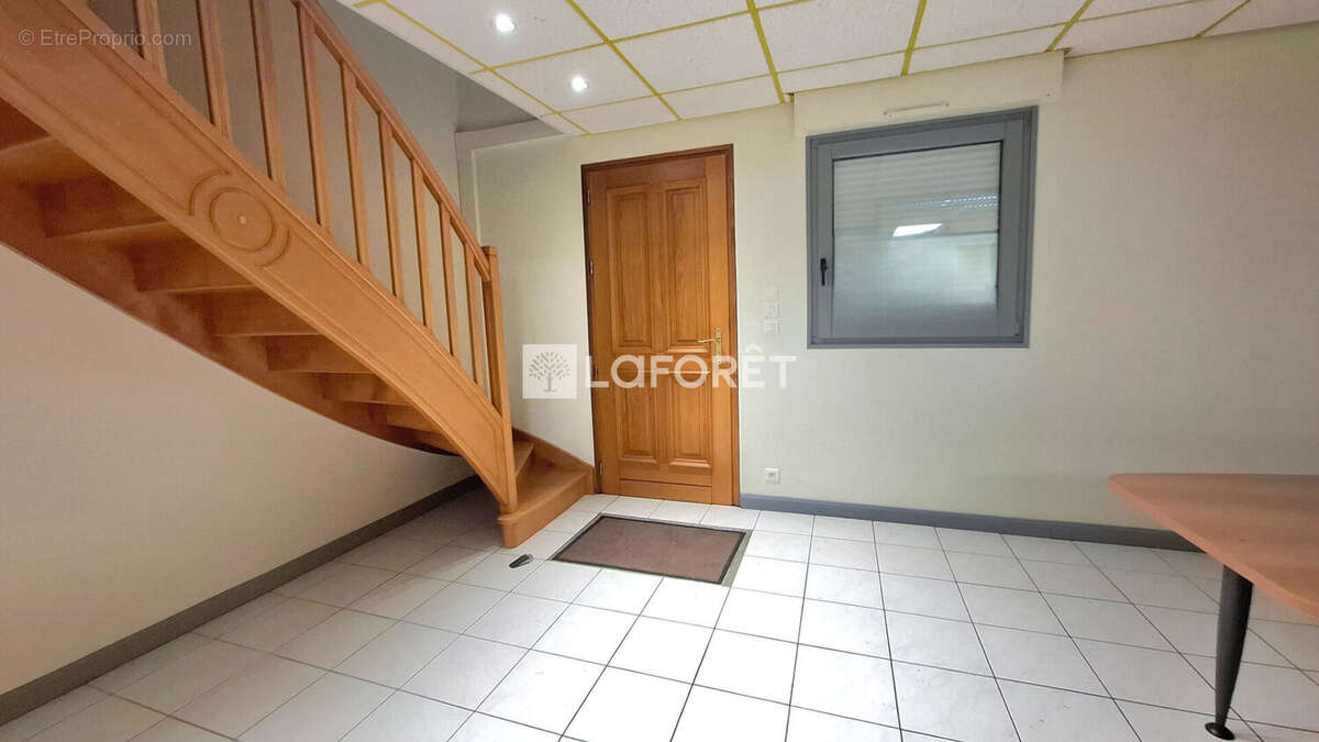 Commerce à FERRIERES