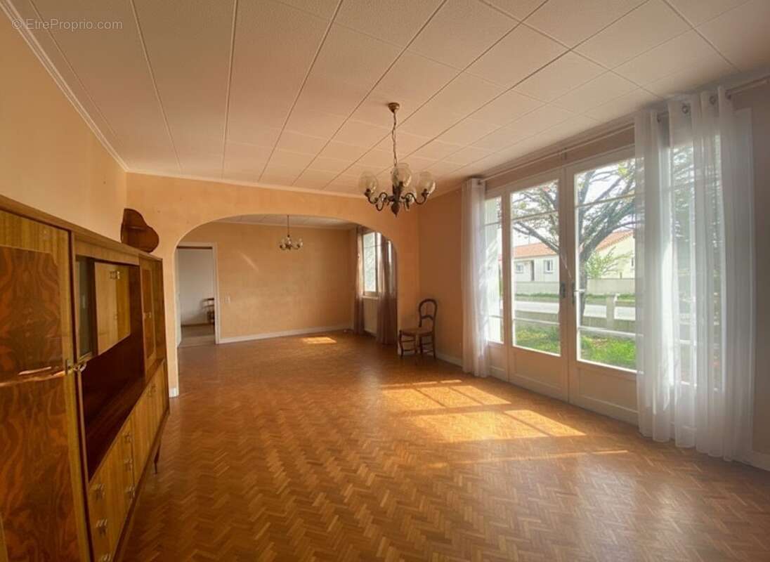 AVANT - Maison à VERNOUX-EN-GATINE