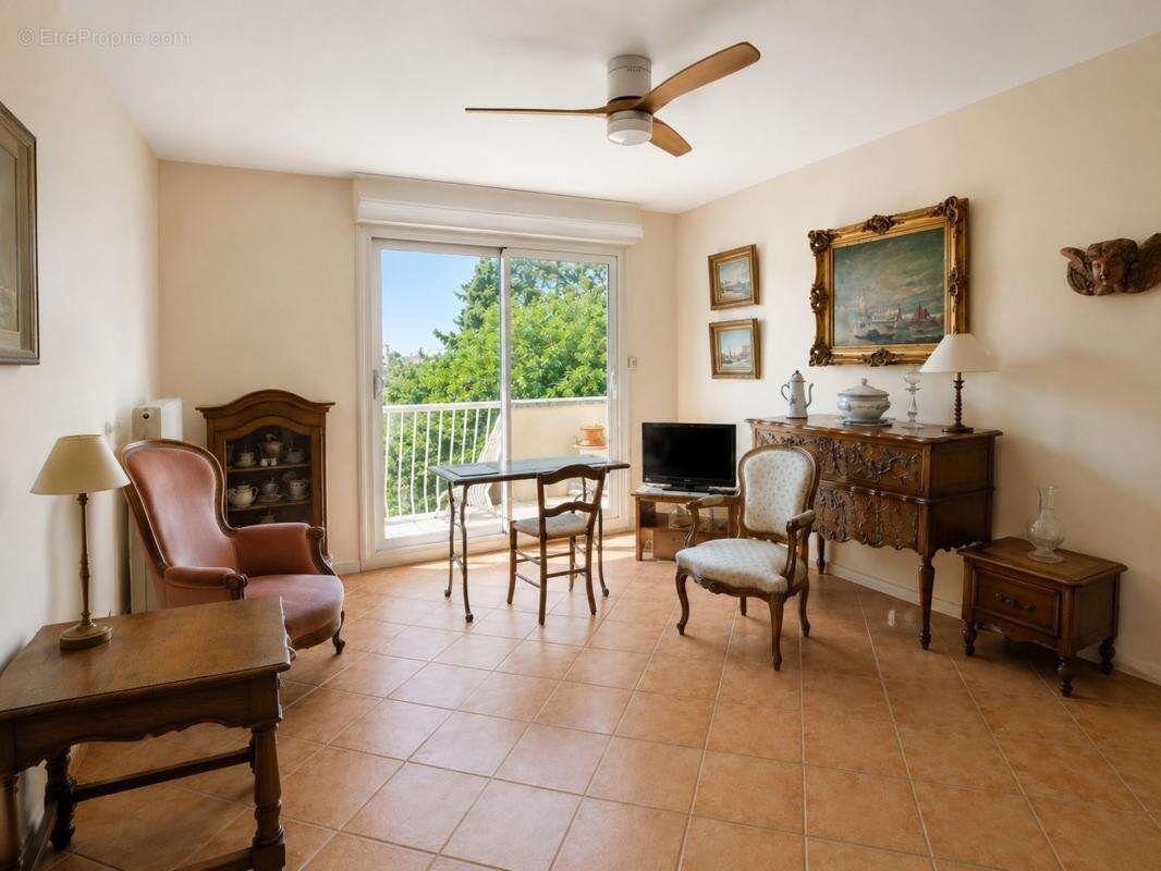 Appartement  3 pièces 63 m² - 2 Chambres - Cave - Parking - Parc - Piscine - Tennis - Tram Ligne 5 - Proximité Parc Montcalm - photo 2