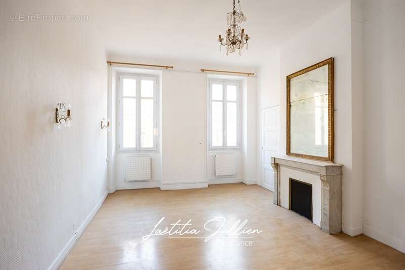 Appartement haussmannien 184.77 m² – 7 pièces – Intégralité du palier – Marseille 8ᵉ - PERIER - photo 10
