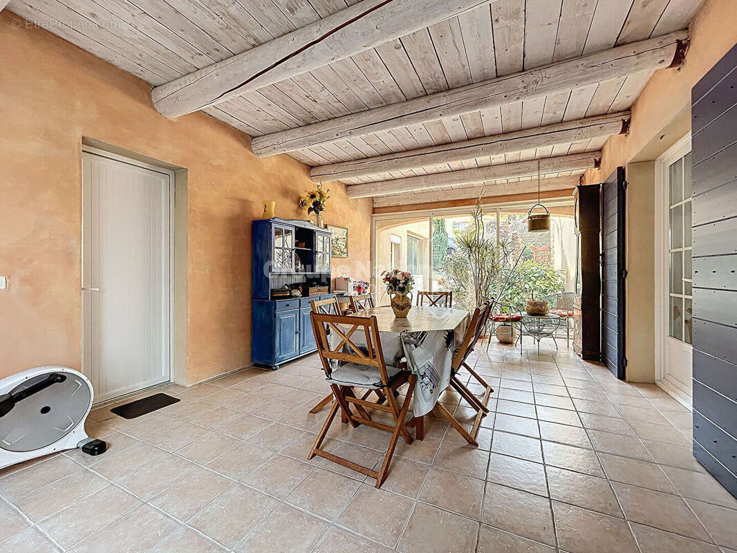 Maison à SAINT-RESTITUT