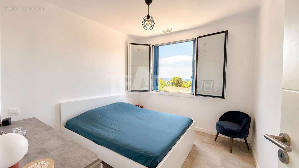 SÈTE  Maison rénovée avec vue panoramique sur la mer, terrasse de 60 m² et terrain de 890 m² - photo 10