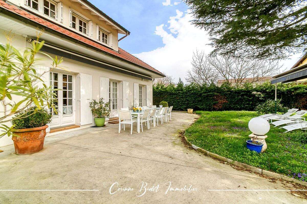 Maison à SAINT-PIERRE-DE-CHANDIEU