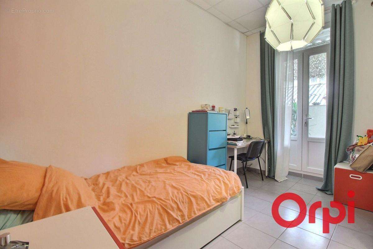 Appartement à MARSEILLE-2E