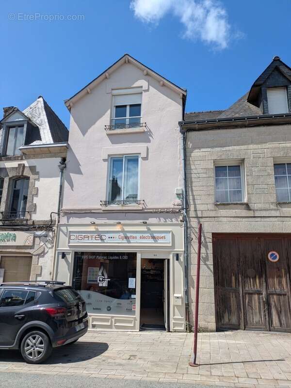 Guemene sur scorff immeuble de 230m² environ sur 3 niveaux avec jardin - photo 1