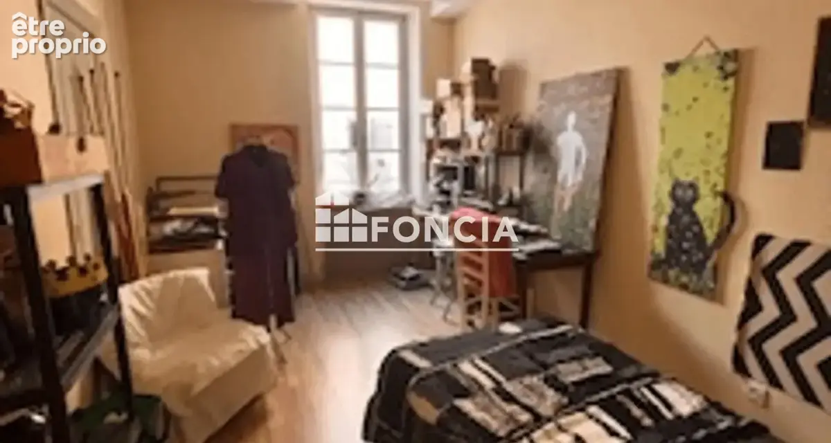 Situé en plein cœur de ville, cet immeuble de caractère se compose de 7 appartements actuellement loués.  L’ensemble développe u - photo 2