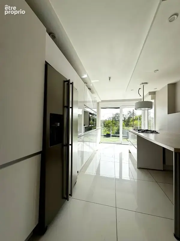 Maison contemporaine spacieuse à vendre à Louvroil - 11 pièces, grand terrain, calme assuré - photo 2