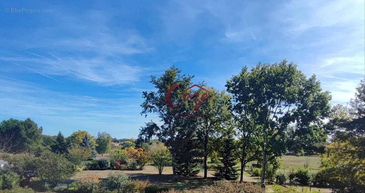 Terrain à CAMBLANES-ET-MEYNAC