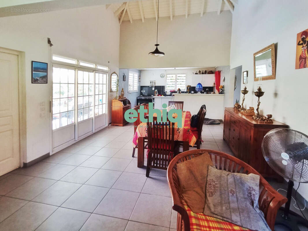 Maison à BAIE-MAHAULT