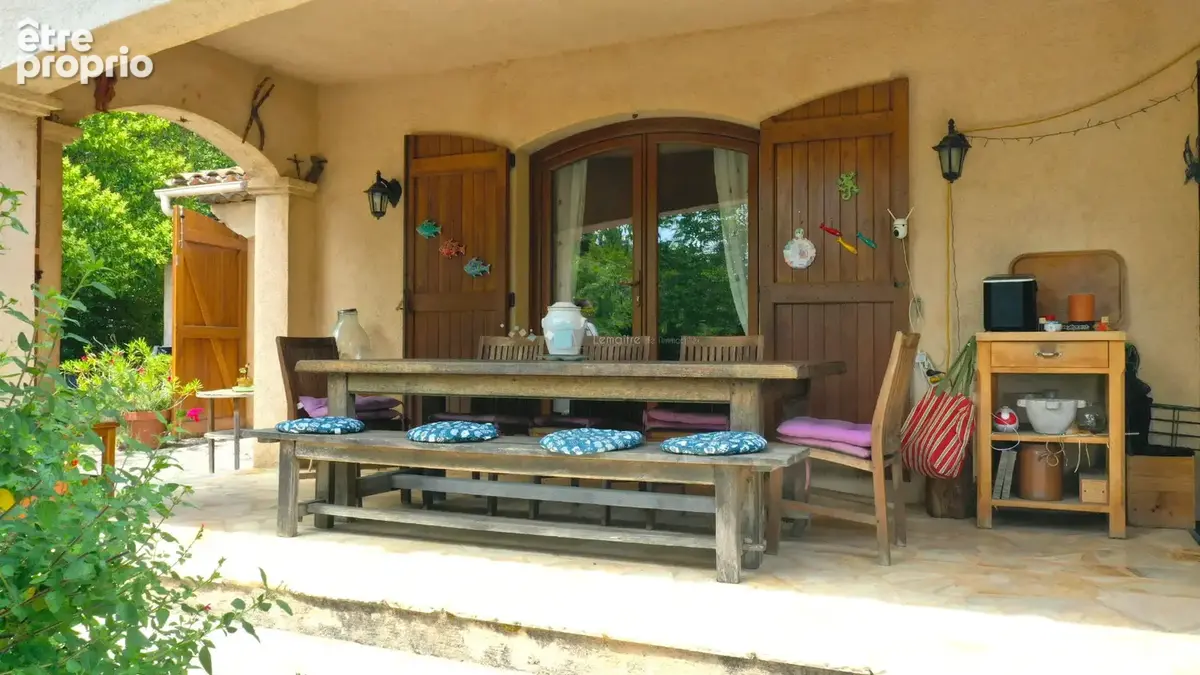 Maison 135 m² avec 2 mazets en pierre et bassin aperçu mer - photo 9