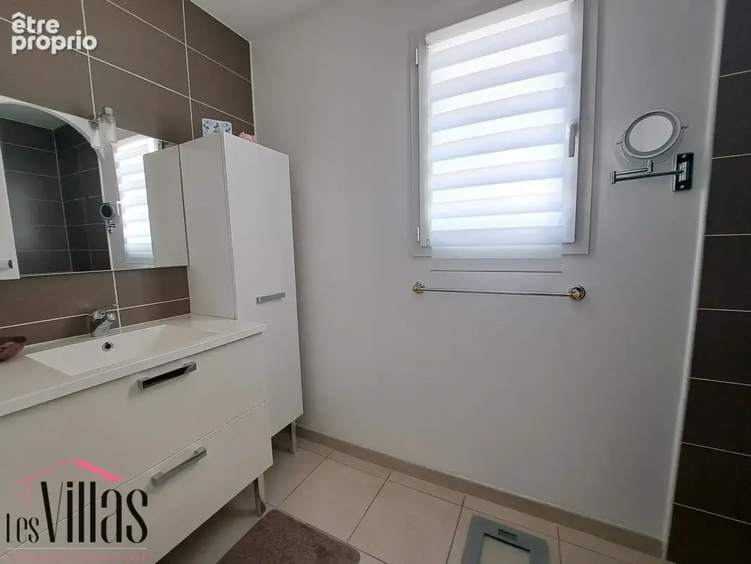 Jolie villa de plain-pied sur terrain arboré de 1600 m2 - photo 12
