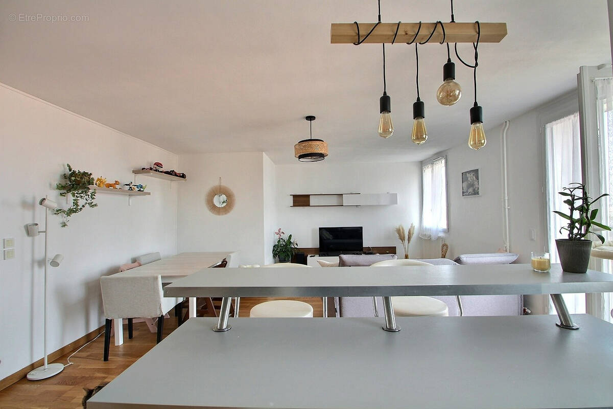 Appartement 3 pièces 67 m² · à Nanterre · 66,5 m² · 330 000 €