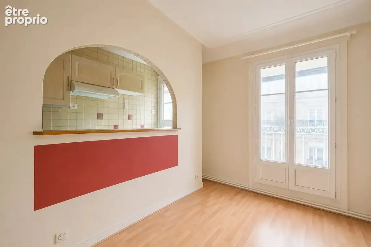 Appartement deux pièces — balcon filant — étage élevé - photo 3