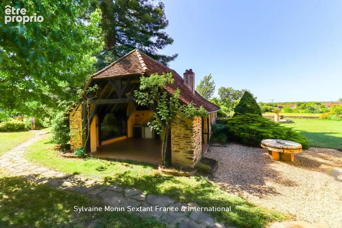 Propriété de caractère en pierre avec piscine et grange, alliant charme de l'ancien et confort contemporain - photo 4