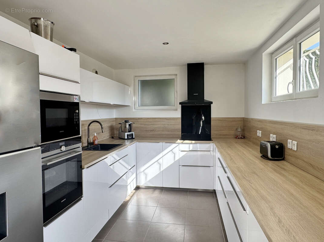 Appartement à GREZIEU-LA-VARENNE