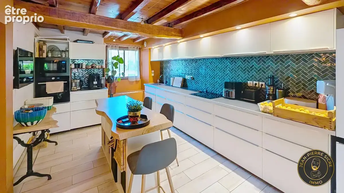 Maison de Village rénovée au coeur du village au charme omniprésent - Dépendance et terrain constructible - photo 3